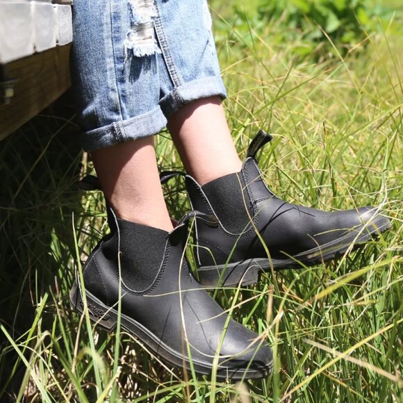 BLUNDSTONE Chelsea Heeled High-Top Boots In Black (size 7) NIB! - Picture 1 of 12